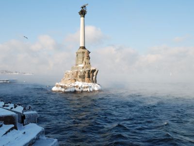 Севастополь, памятник затопленным кораблям. Фото: goodfon