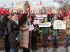 Пикет жен мобилизованных рядом с митингом КПРФ, Москва, 7.11.23. Фото: t.me/astrapress