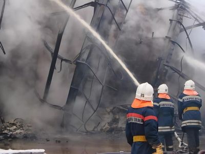 Место пожара на нефтеперерабатывающем заводе в Волгограде. Фото : ГУ МЧС по Волгоградской области