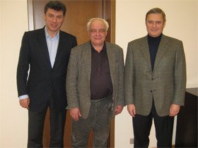 Немцов, Буовский, Касьянов. Фото с сайта kasyanov.ru
