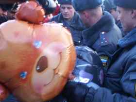 Изъятый милиционерами воздушный шар. Фото: Каспаров.Ru